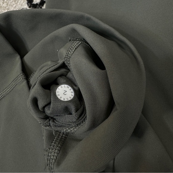 Lululemon Wunder Under High-Rise 7/8 Tight *Full-On Luxtreme 25" size 2 W5BP9S - Picture 5 of 5